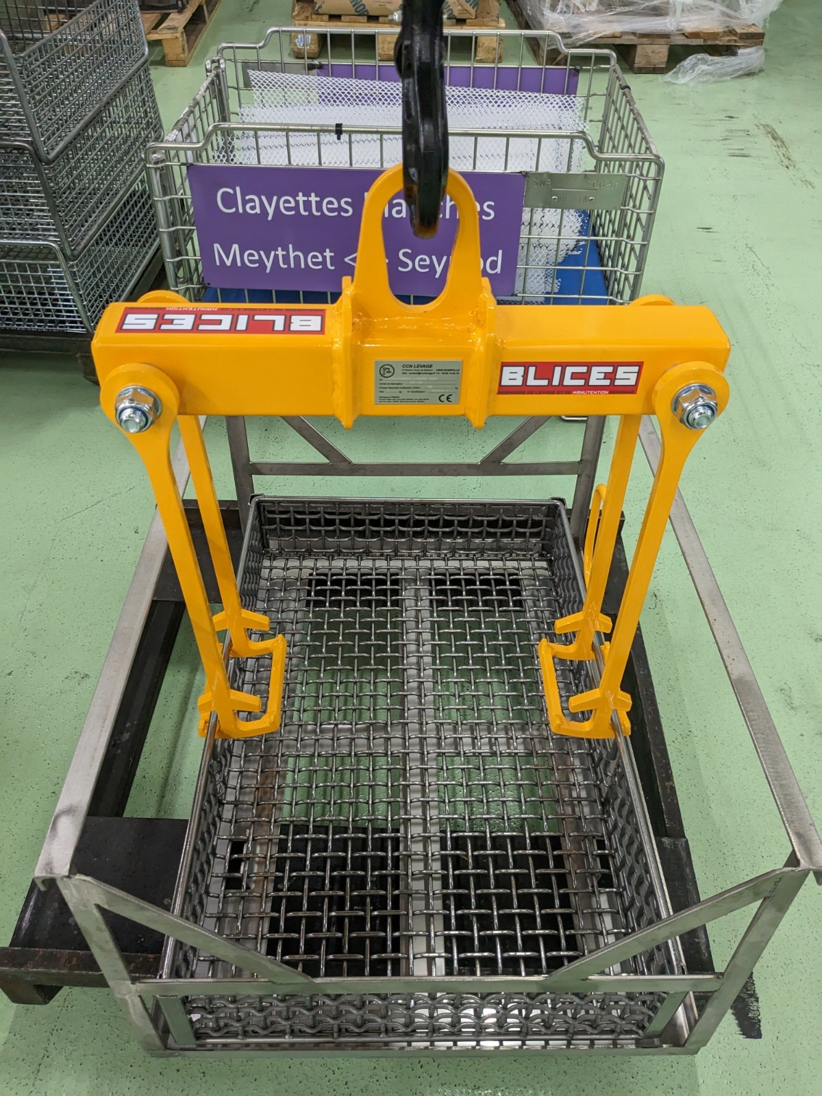 Palonnier articulé de levage pour panier