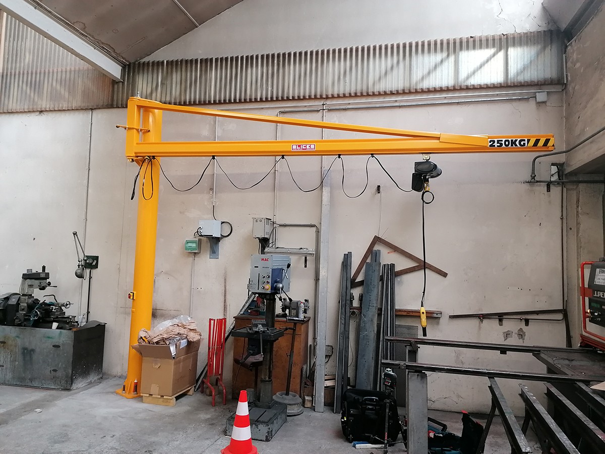 Potence sur fût fixation tige d'ancrage