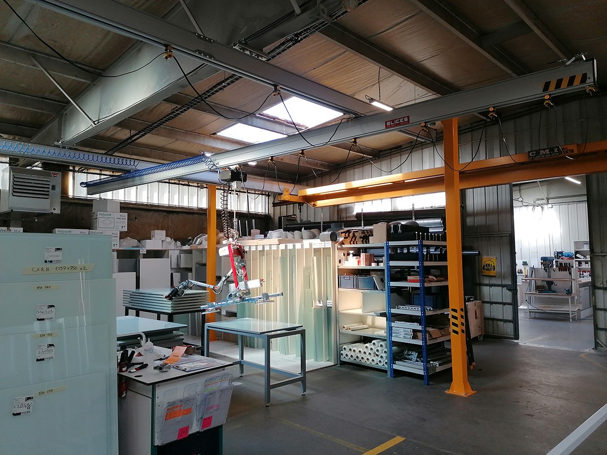 Poutre roulante aluminium avec porte à faux structure autoportée potence palonnier
